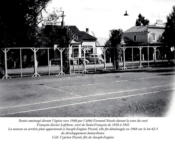 1940-Tennis devant l'église-A-Web